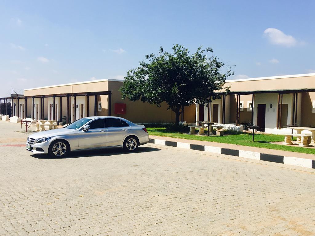 Travel Inn Kroonstad Exteriör bild